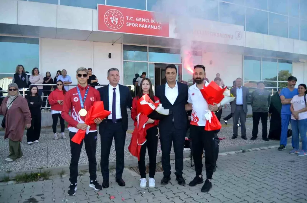 boludan iki dunya sampiyonu 1usV8FuK