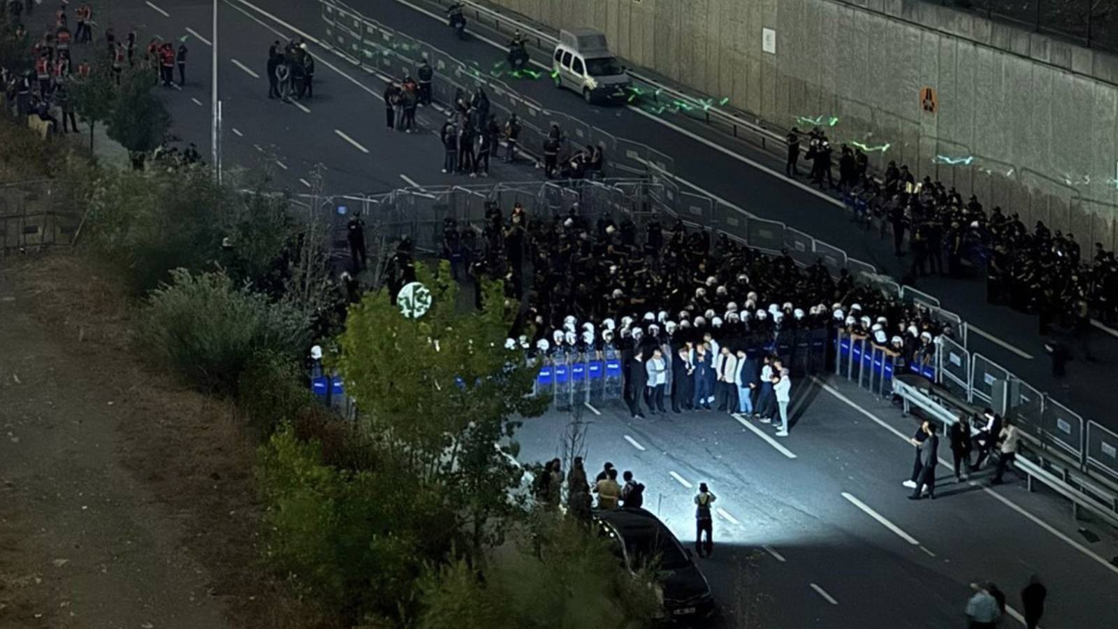 chp abluka altindaki istanbul il baskanligindan kayyim heyetine seslendi kirli oyunun parcasi haline geldiniz agir bir leke ile karsi karsiyasiniz vazgecin S1G43G9b