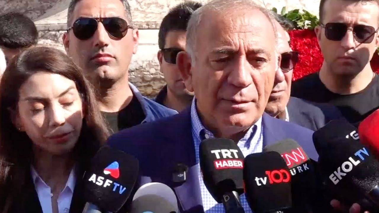 gursel tekin iki televizyon kanalina cikmadan baska bir yere cikmayacagim aziz ihsan aktasin arkadaslari kadar bize kiymet verin 7xkdVSAC