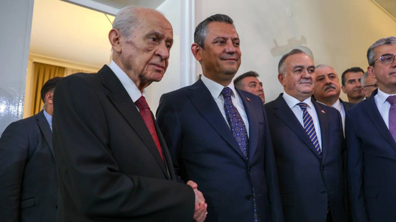 ozelden bahcelinin ahmet ozer cikisina yanit devlet bey aciklamayi yapiyor ve o davadan tutuklu arkadasimizi obur davadan sorguya aliyorlar organize kotuluk RlbSXPaM