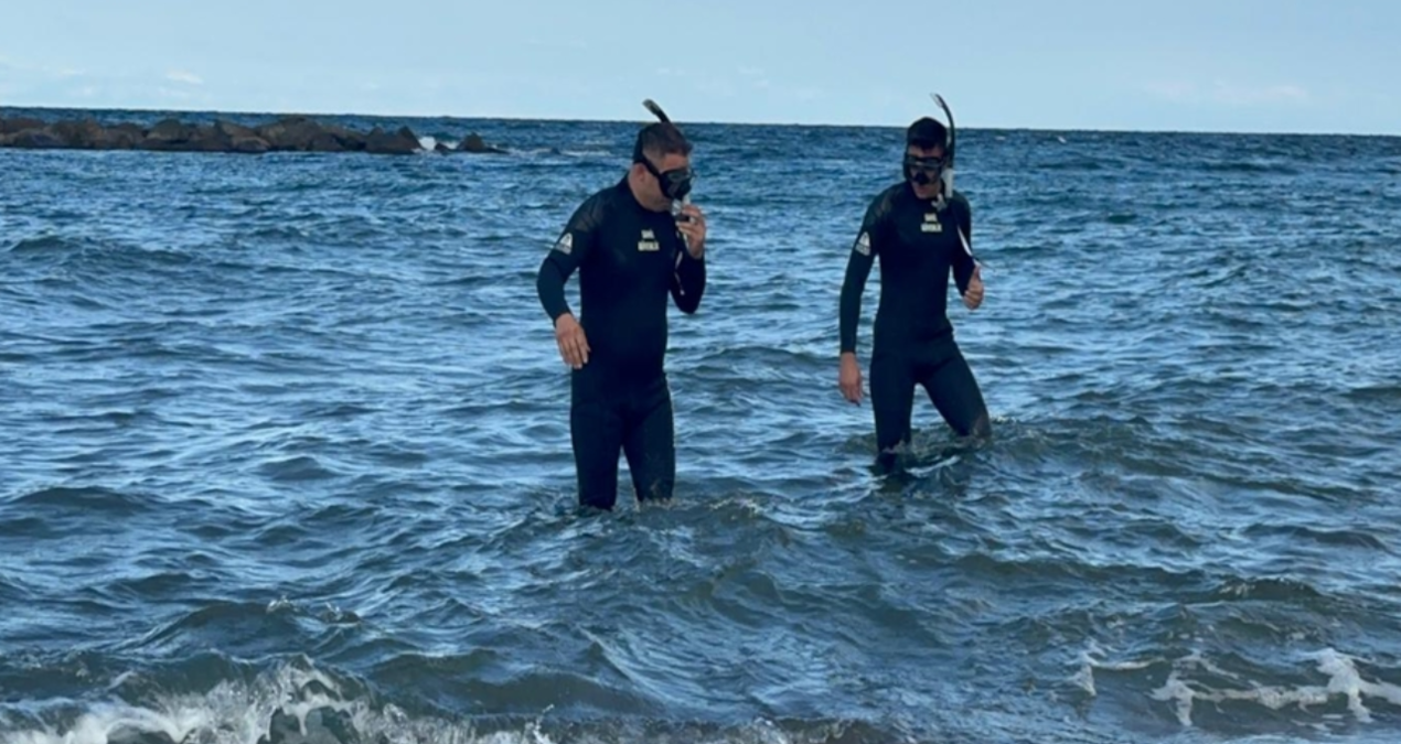 sahilde cocuk ayakkabilari bulundu ekipler alarma gecti XpqeV6Gs