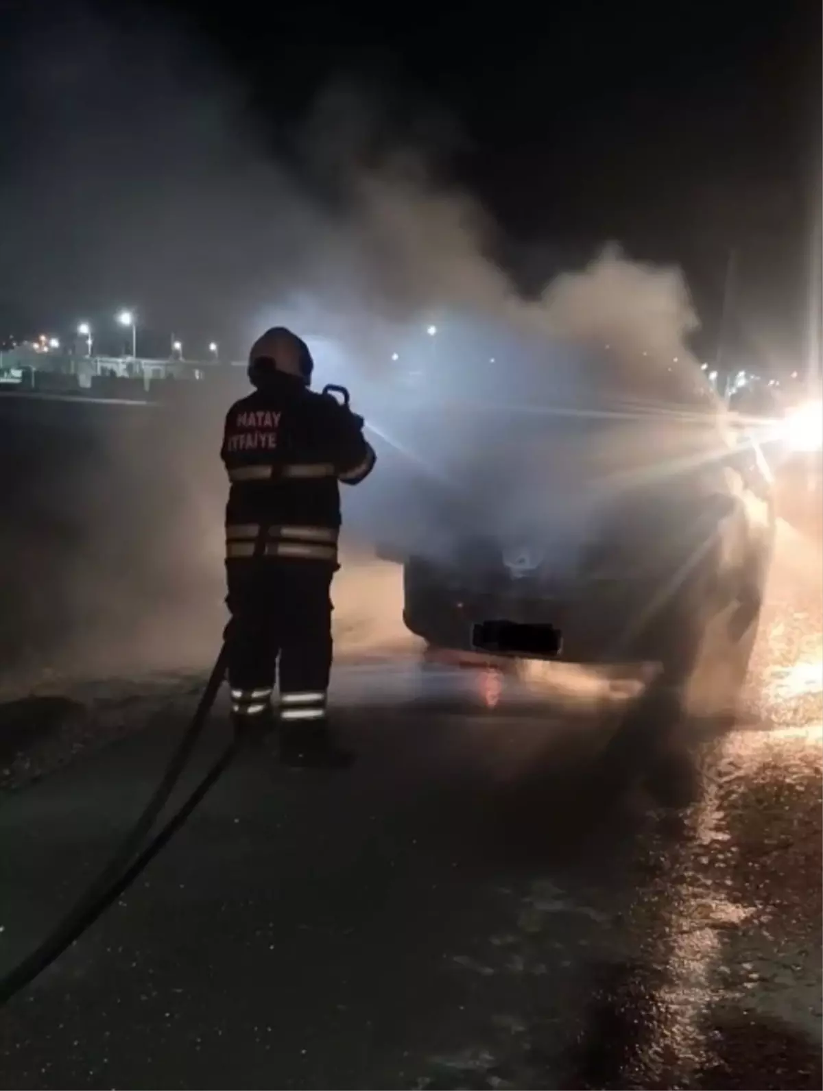 antakyada seyir halindeki otomobilde yangin cikti IIMeqaW7.jpg