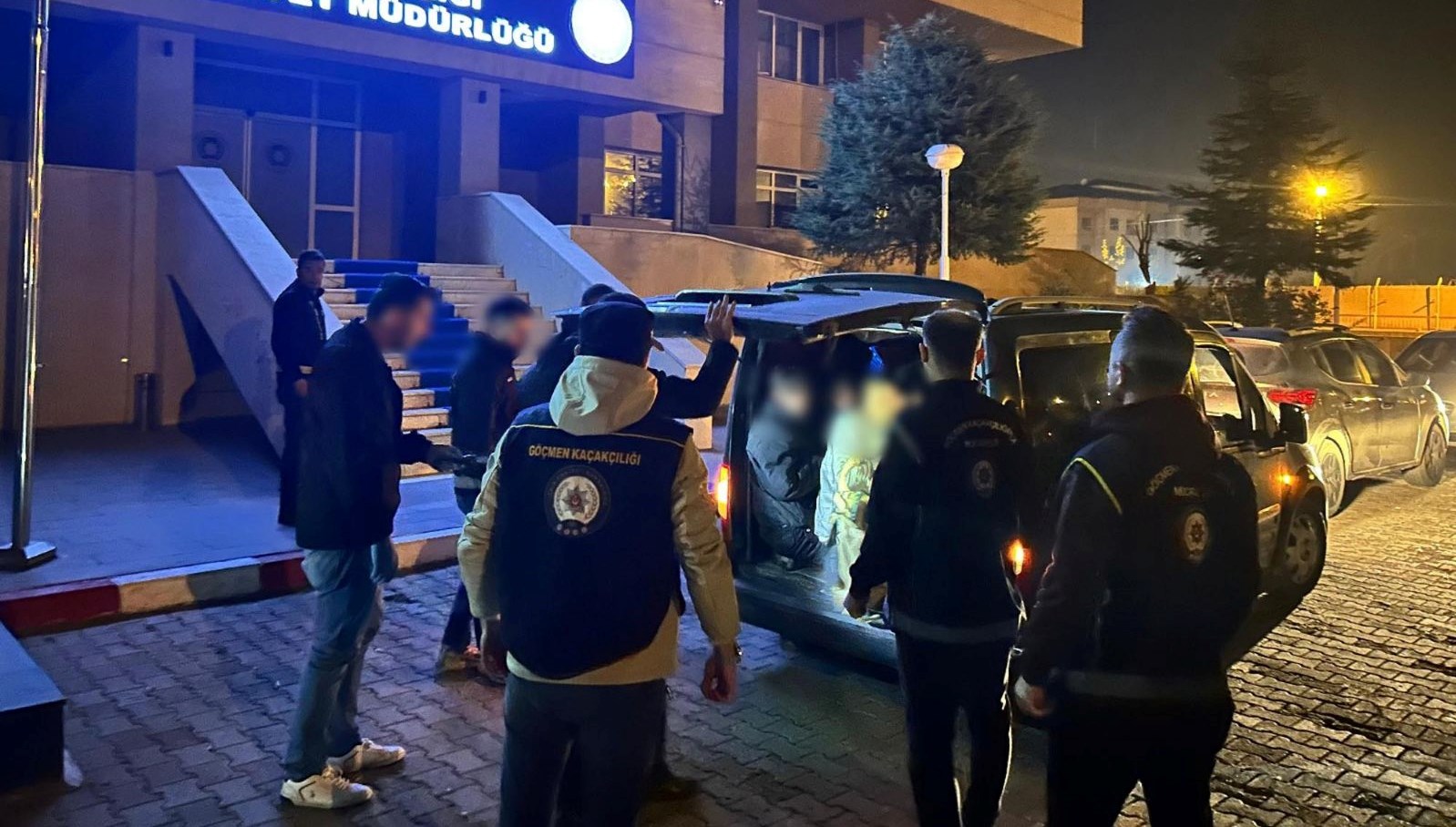 bagajdan 10 kacak gocmen cikti D8uve9P1.jpg