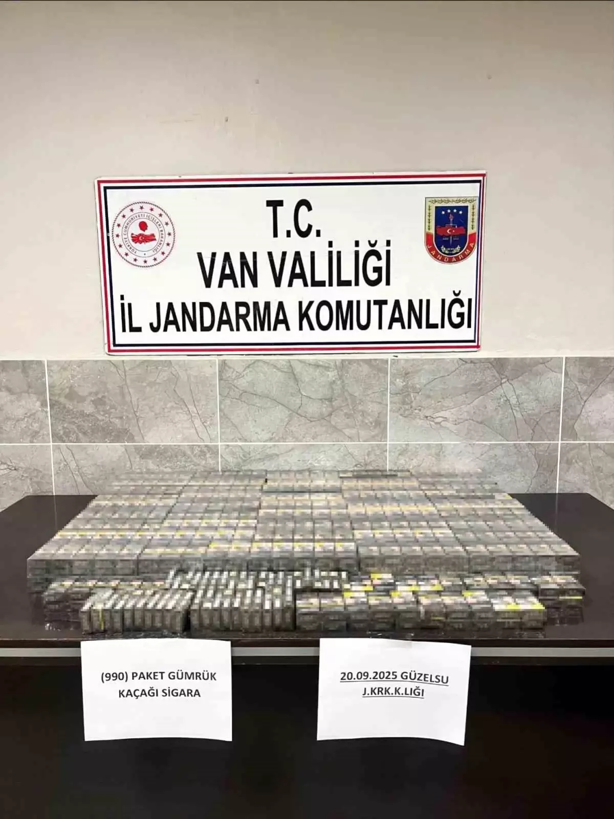 gurpinarda 990 paket kacak sigara ele gecirildi lWZK1M3m.jpg