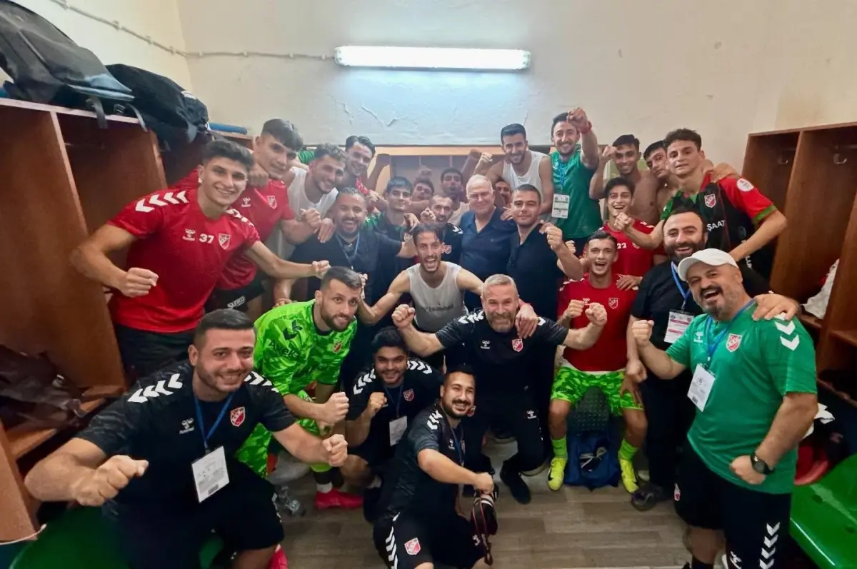 karsiyaka 4te 4 ile zirvede DdlyNUH7