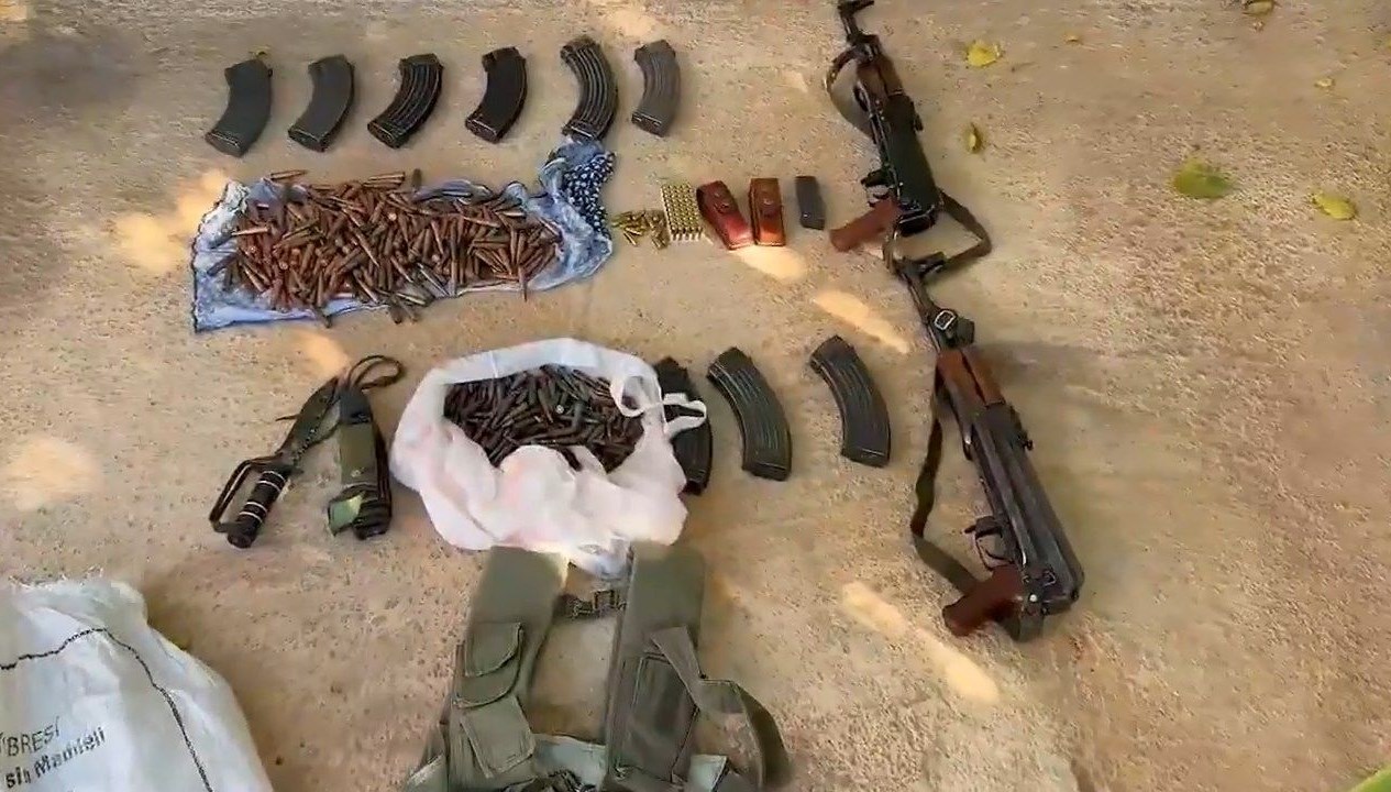 tas ve tezek arasinasilah ve uyusturucu gizlemisler 12 gozalti KNqx9OKT.jpg