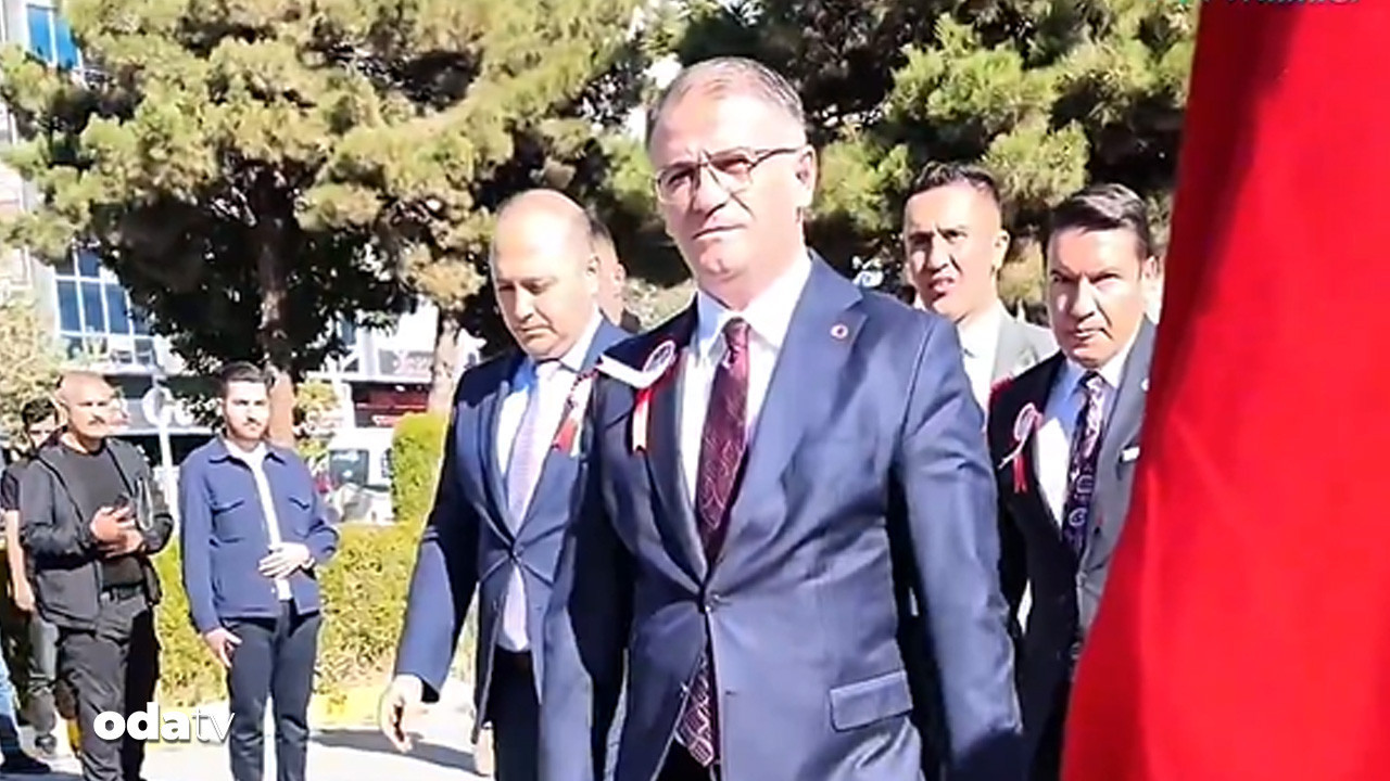 van valiliginden grup yorum acilimi vnzjxHLX.jpg