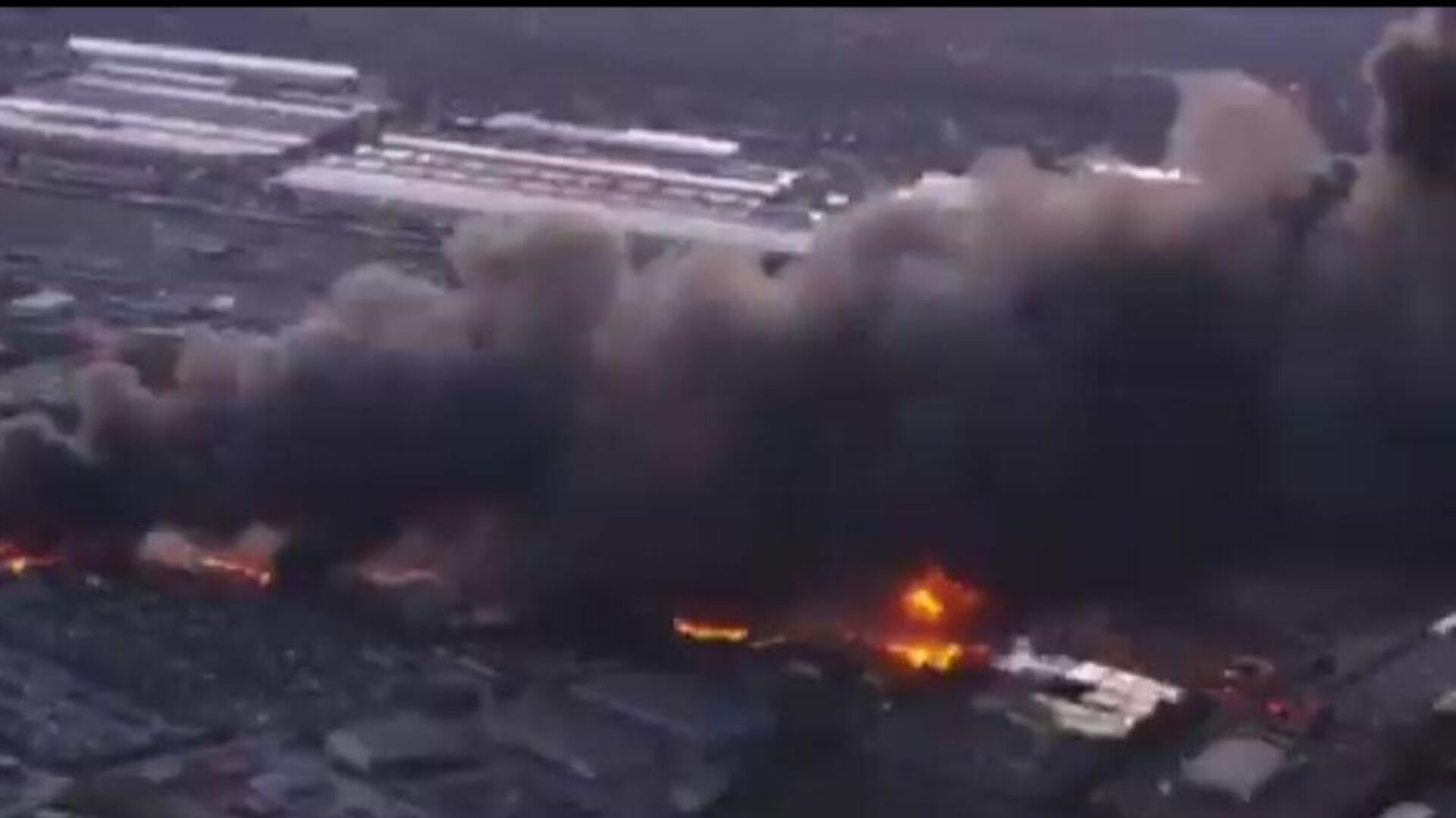 abdde ucak kazasi louisville havaalani yakinlarinda icinde 3 kisi bulunan kargo ucagi dustu Y3zJTYnM.jpg