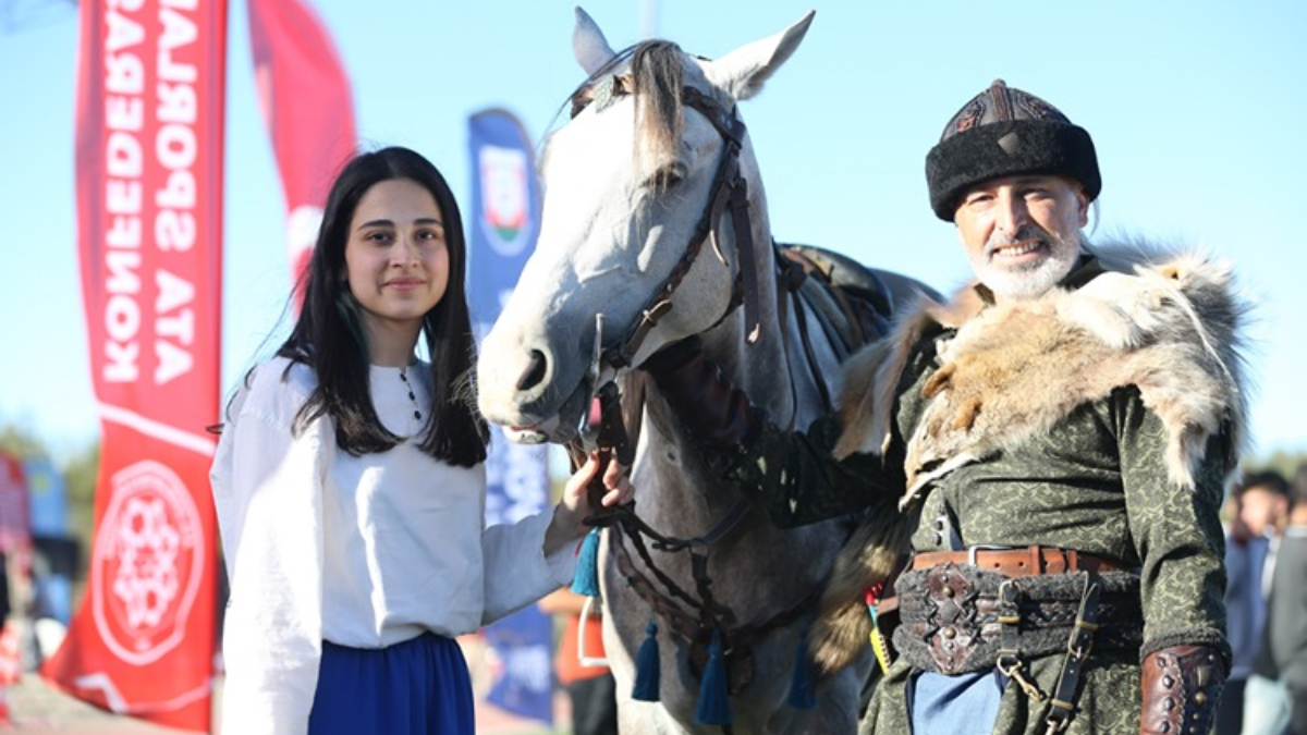 baba kizin nefes kesen atli gosterisi boynuz kulagi gecti rxHmUuBh.jpg