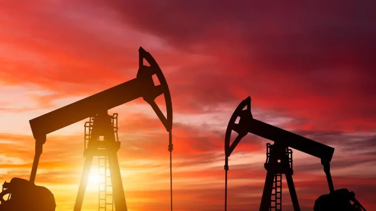brent-petrol-100-dolarin-uzerinde-kalmaya-devam-ediyor-vbRK7UNn