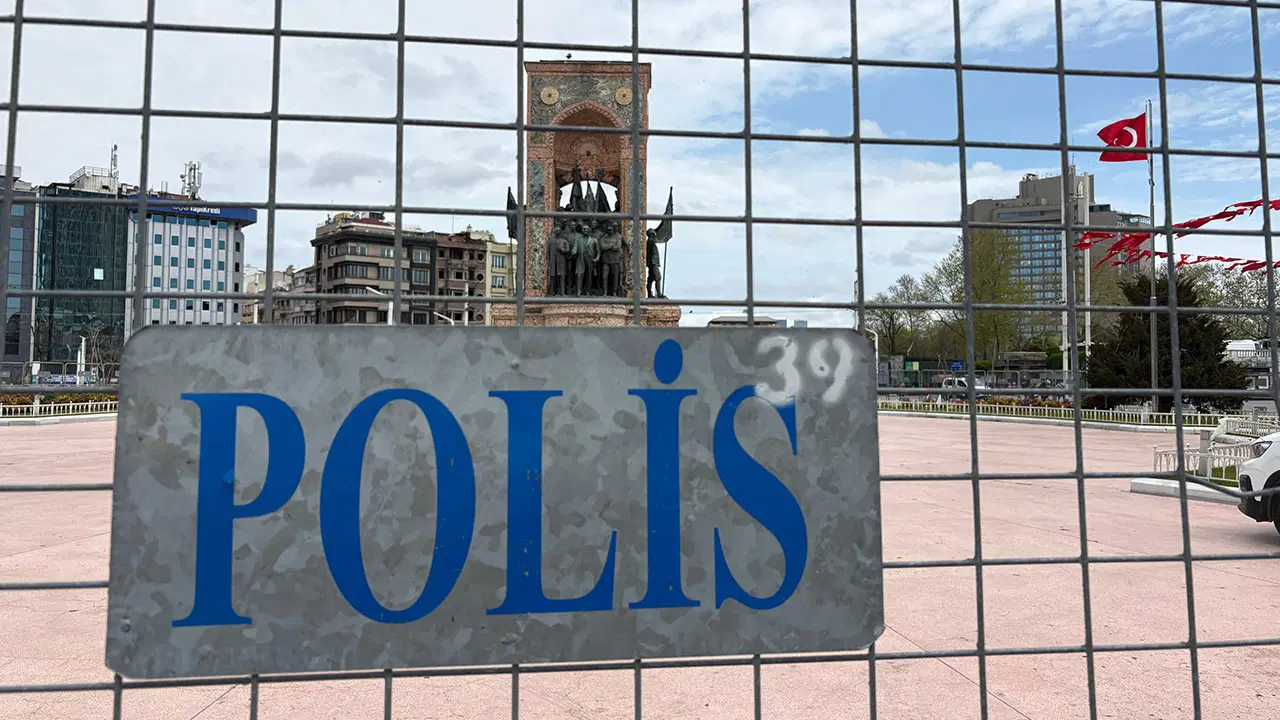 İktidarın 1 Mayıs Korkusu: Taksim Meydanı Bariyerlerle Çevrildi
