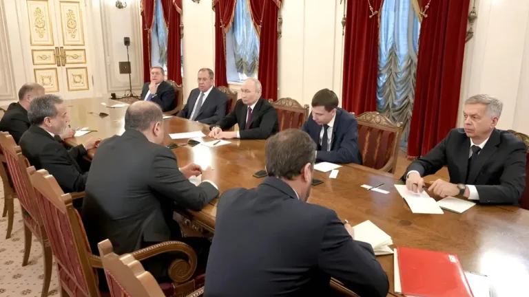 putin-arakci-gorusmesinde-kritik-isim-gundem-diplomasiyle-sinirli-degil-xHSIUK4D