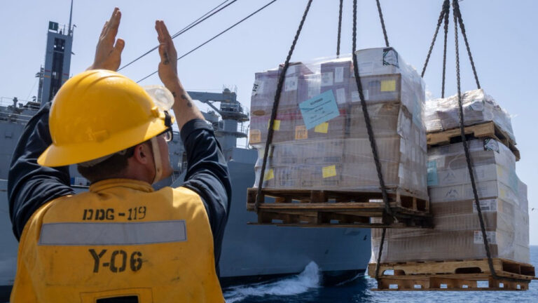 abd-donanmasi-orta-dogudaki-gemilere-ikmal-yapildi-svtK1DfZ