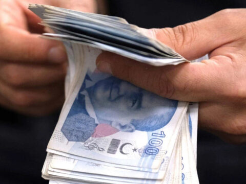 En dusuk emekli ayliginin artirilmasina yonelik duzenlemeyi de iceren kanun teklifi komisyonda 2OnR5PQA